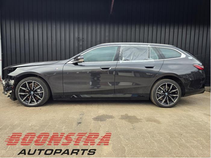 BMW i5 Touring eDrive40 84 kWh Sloopvoertuig (2024, Grijs)