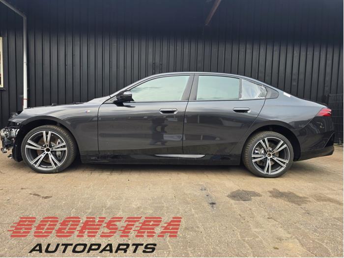 BMW i5 eDrive40 84 kWh Sloopvoertuig (2025, Grijs)