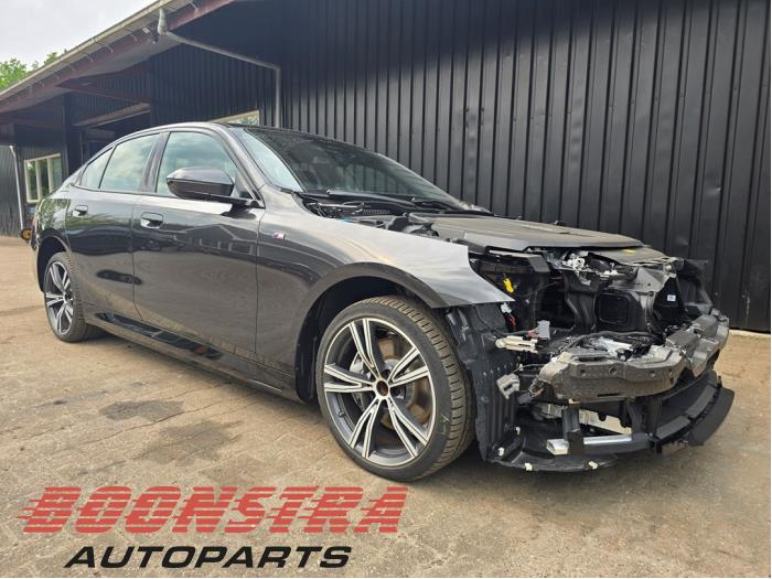 BMW i5 eDrive40 84 kWh Sloopvoertuig (2025, Grijs)