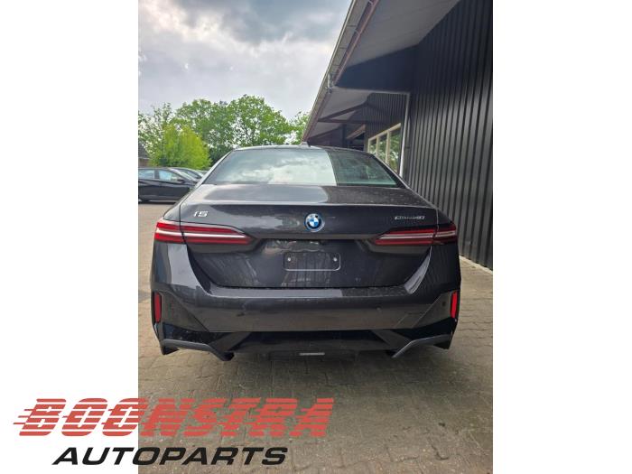 BMW i5 eDrive40 84 kWh Sloopvoertuig (2025, Grijs)