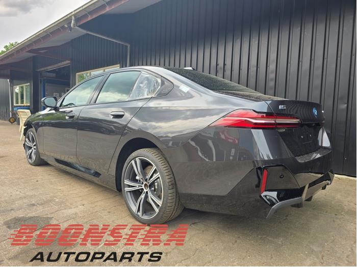 BMW i5 eDrive40 84 kWh Sloopvoertuig (2025, Grijs)