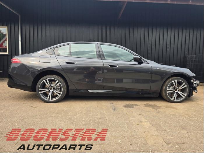 BMW i5 eDrive40 84 kWh Sloopvoertuig (2025, Grijs)