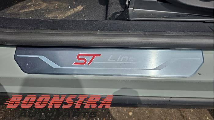 Ford Puma 1.0 Ti-VCT EcoBoost mHEV 12V Sloopvoertuig (2025, Grijs)