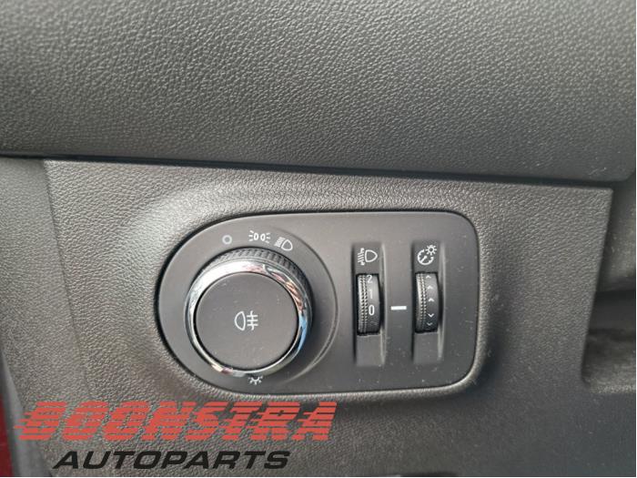 Opel Adam 1.2 16V Sloopvoertuig (2017, Rood)