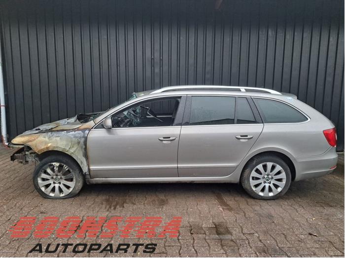 Skoda Superb Combi 1.8 TSI 16V Sloopvoertuig (2010, Beige)