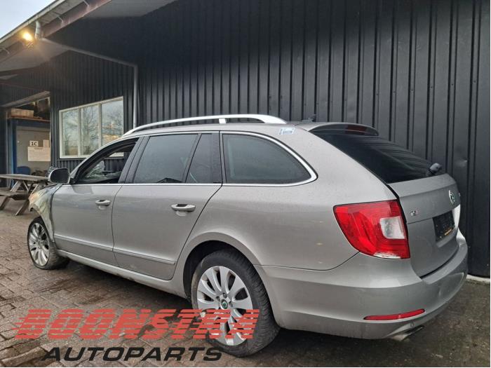 Skoda Superb Combi 1.8 TSI 16V Sloopvoertuig (2010, Beige)