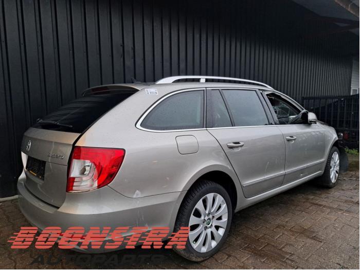Skoda Superb Combi 1.8 TSI 16V Sloopvoertuig (2010, Beige)