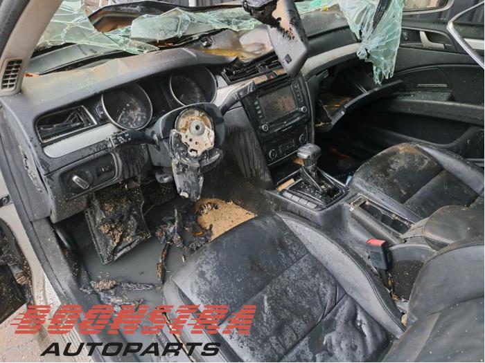 Skoda Superb Combi 1.8 TSI 16V Sloopvoertuig (2010, Beige)