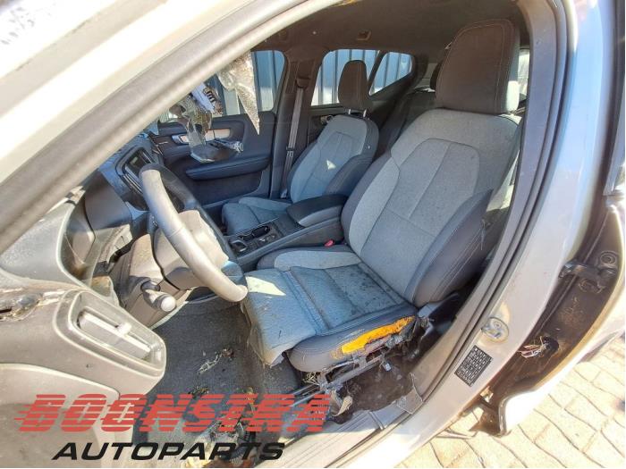 Volvo XC40 2.0 B4 16V Mild Hybrid Autom. Sloopvoertuig (2024, Zilver)