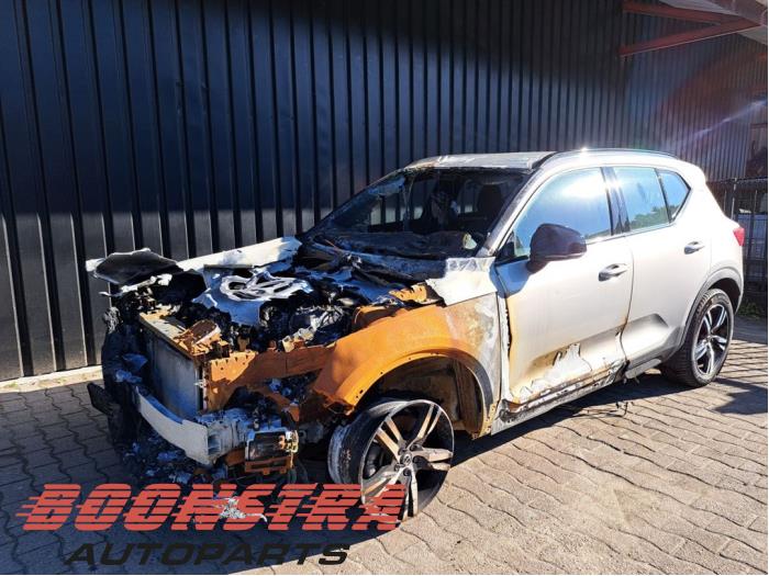 Volvo XC40 2.0 B4 16V Mild Hybrid Autom. Sloopvoertuig (2024, Zilver)