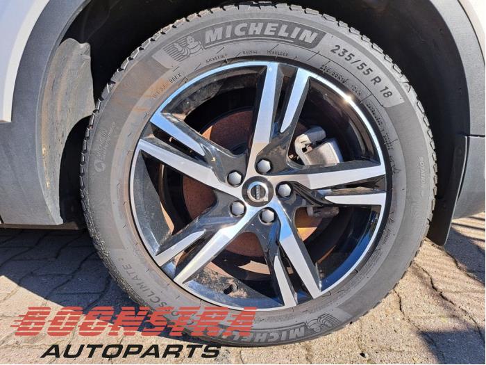 Volvo XC40 2.0 B4 16V Mild Hybrid Autom. Sloopvoertuig (2024, Zilver)