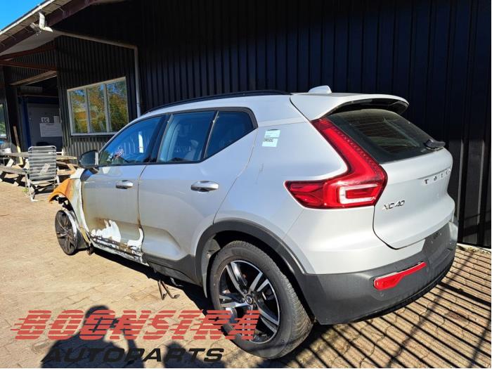 Volvo XC40 2.0 B4 16V Mild Hybrid Autom. Sloopvoertuig (2024, Zilver)