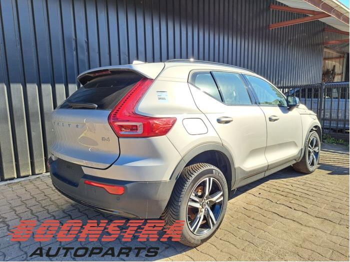 Volvo XC40 2.0 B4 16V Mild Hybrid Autom. Sloopvoertuig (2024, Zilver)