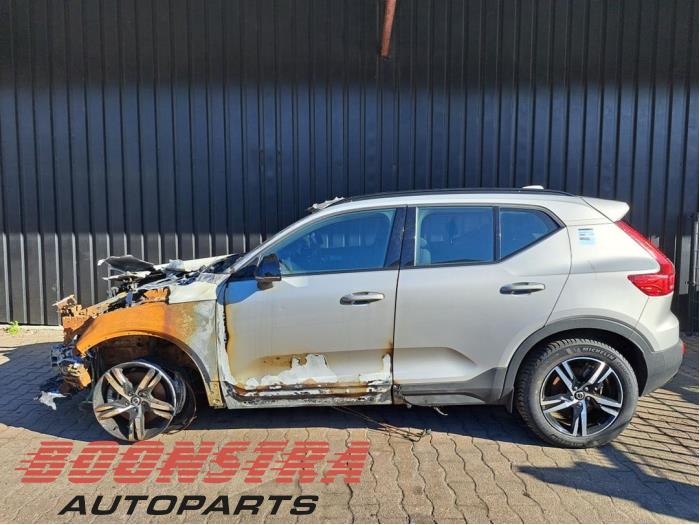 Volvo XC40 2.0 B4 16V Mild Hybrid Autom. Sloopvoertuig (2024, Zilver)
