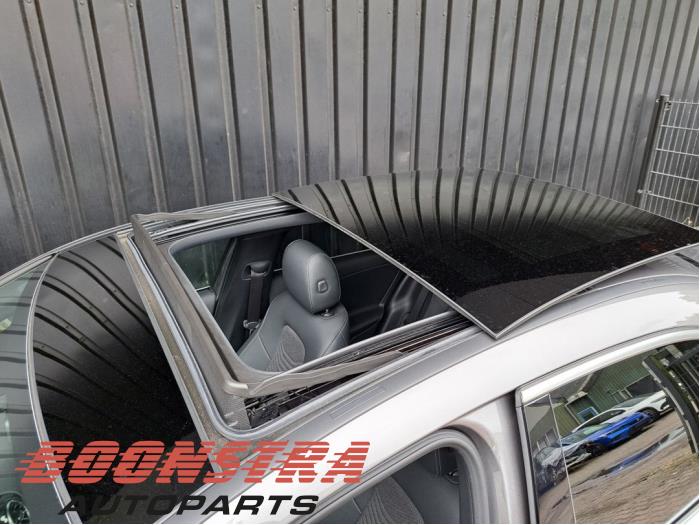 Mercedes A Limousine 1.3 A-180 Turbo Mild Hybrid Sloopvoertuig (2024, Grijs)