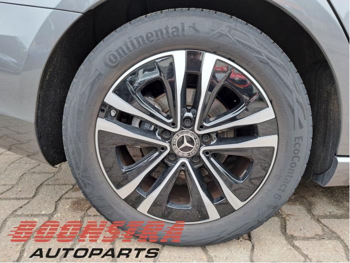 Mercedes A Limousine 1.3 A-180 Turbo Mild Hybrid Sloopvoertuig (2024, Grijs)