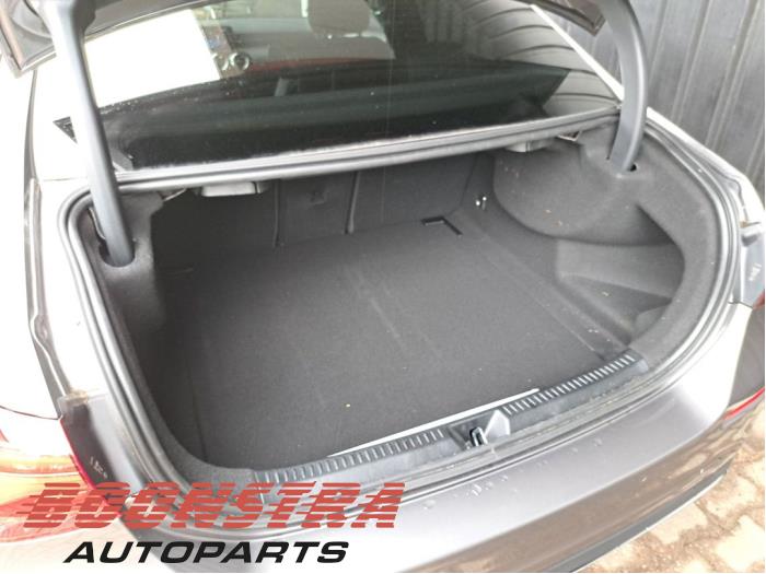 Mercedes A Limousine 1.3 A-180 Turbo Mild Hybrid Sloopvoertuig (2024, Grijs)