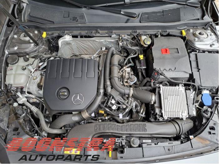 Mercedes A Limousine 1.3 A-180 Turbo Mild Hybrid Sloopvoertuig (2024, Grijs)