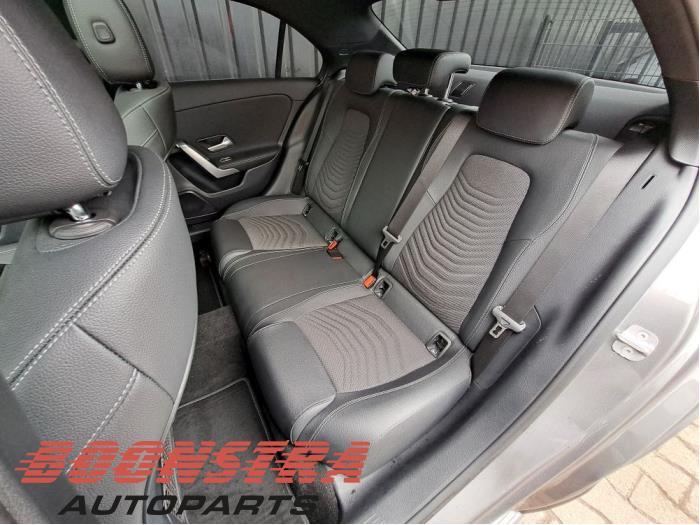 Mercedes A Limousine 1.3 A-180 Turbo Mild Hybrid Sloopvoertuig (2024, Grijs)