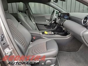 Mercedes A Limousine 1.3 A-180 Turbo Mild Hybrid Sloopvoertuig (2024, Grijs)