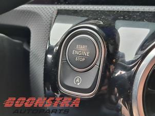 Mercedes A Limousine 1.3 A-180 Turbo Mild Hybrid Sloopvoertuig (2024, Grijs)