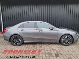 Mercedes A Limousine 1.3 A-180 Turbo Mild Hybrid Sloopvoertuig (2024, Grijs)