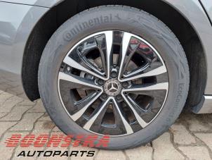 Mercedes A Limousine 1.3 A-180 Turbo Mild Hybrid Sloopvoertuig (2024, Grijs)