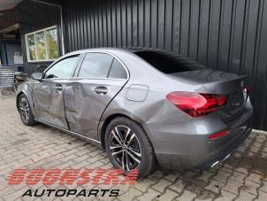 Mercedes A Limousine 1.3 A-180 Turbo Mild Hybrid Sloopvoertuig (2024, Grijs)
