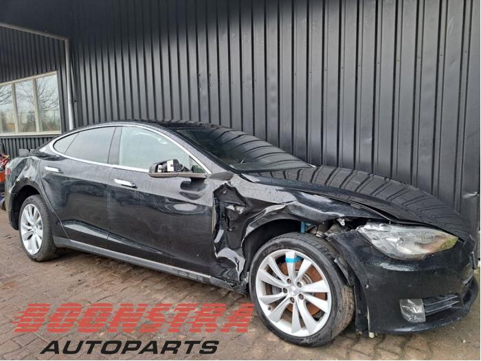 Tesla Model S 85D Sloopvoertuig (2015, Zwart)