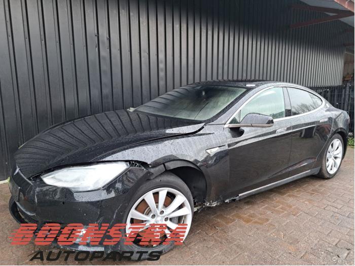 Tesla Model S 85D Sloopvoertuig (2015, Zwart)