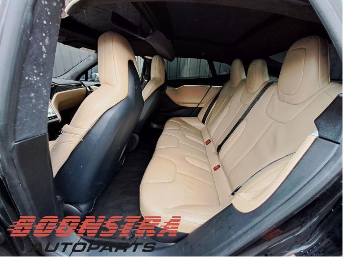 Tesla Model S 85D Sloopvoertuig (2015, Zwart)