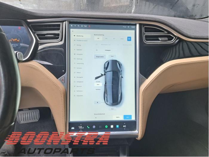 Tesla Model S 85D Sloopvoertuig (2015, Zwart)