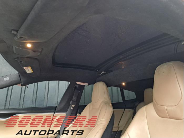 Tesla Model S 85D Sloopvoertuig (2015, Zwart)