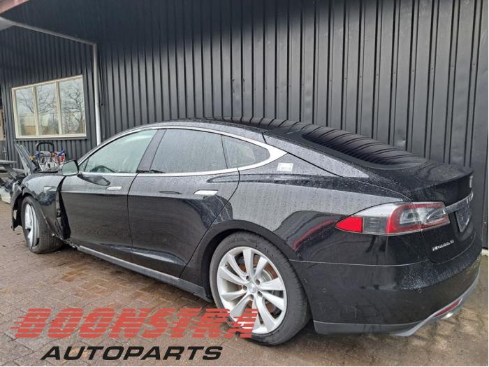 Tesla Model S 85D Sloopvoertuig (2015, Zwart)