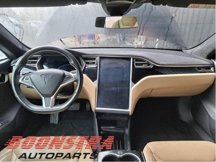 Tesla Model S 85D Sloopvoertuig (2015, Zwart)