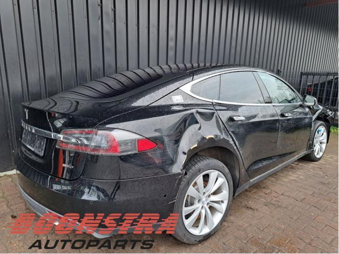Tesla Model S 85D Sloopvoertuig (2015, Zwart)