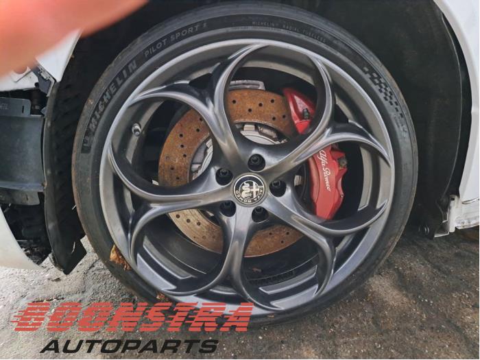 Alfa Romeo Giulia 2.9 Bi-Turbo V6 24V Quadrifoglio Verde Sloopvoertuig (2017, Wit)