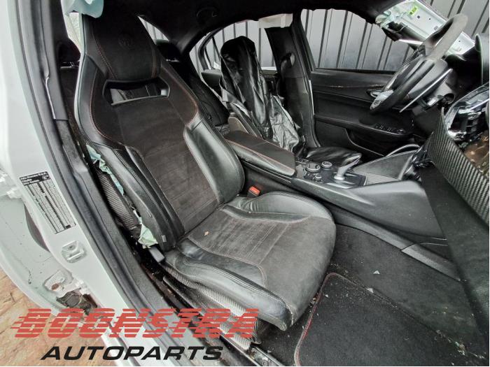 Alfa Romeo Giulia 2.9 Bi-Turbo V6 24V Quadrifoglio Verde Sloopvoertuig (2017, Wit)