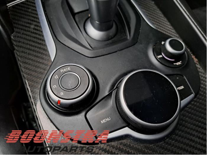 Alfa Romeo Giulia 2.9 Bi-Turbo V6 24V Quadrifoglio Verde Sloopvoertuig (2017, Wit)