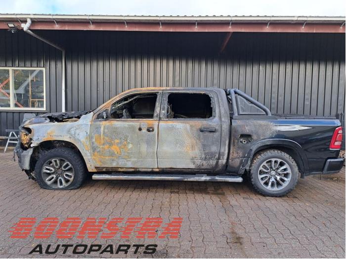 Dodge 1500 Crew Cab 5.7 Hemi V8 4x4 Sloopvoertuig (2020, Zwart)