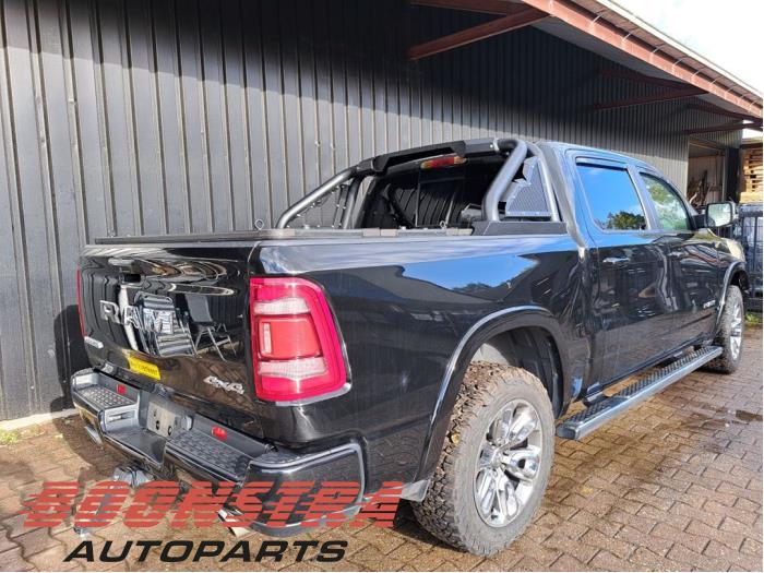 Dodge 1500 Crew Cab 5.7 Hemi V8 4x4 Sloopvoertuig (2020, Zwart)