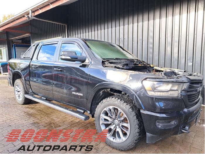 Dodge 1500 Crew Cab 5.7 Hemi V8 4x4 Sloopvoertuig (2020, Zwart)