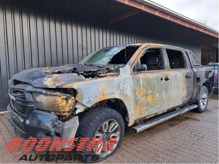 Dodge 1500 Crew Cab 5.7 Hemi V8 4x4 Sloopvoertuig (2020, Zwart)