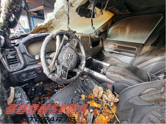 Dodge 1500 Crew Cab 5.7 Hemi V8 4x4 Sloopvoertuig (2020, Zwart)