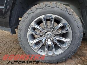 Dodge 1500 Crew Cab 5.7 Hemi V8 4x4 Sloopvoertuig (2020, Zwart)