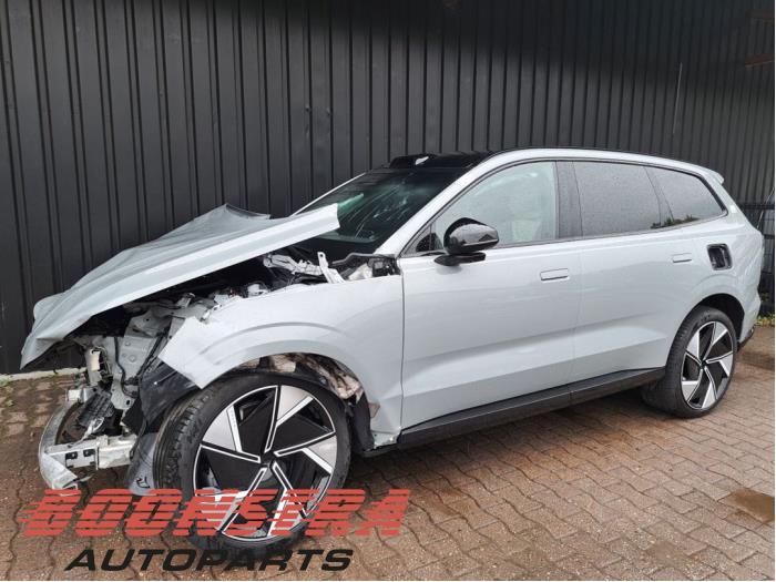 Volvo EX90