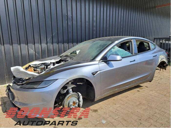 Tesla Model 3 17-