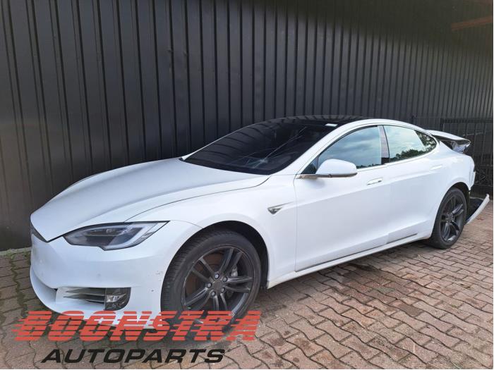 Tesla Model S 90D  (Sloop)