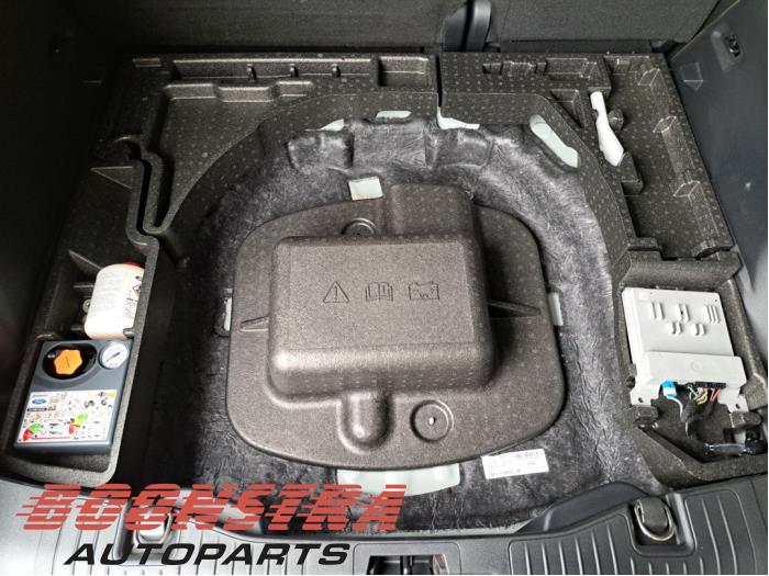 Ford Kuga III 2.5 PHEV 16V Sloopvoertuig (2025, Wit)