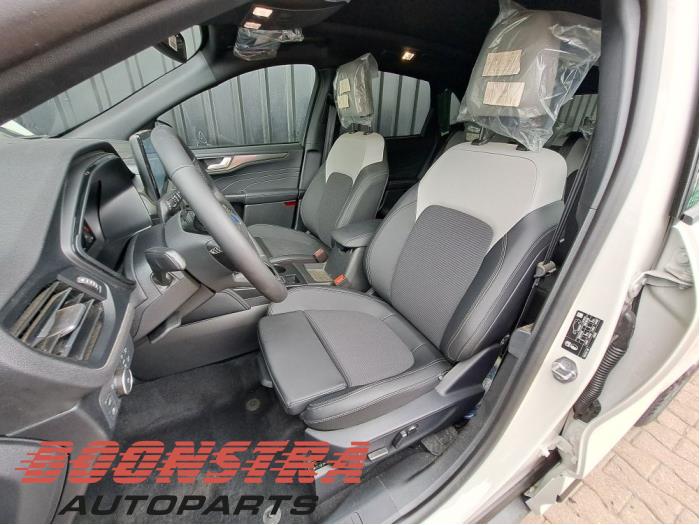 Ford Kuga III 2.5 PHEV 16V Sloopvoertuig (2025, Wit)